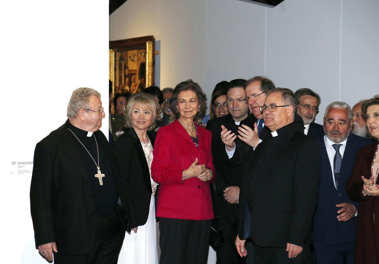 Los vecinos dieron una calurosa bienvenida a la Reina que acudió a la villa palentina para inaugurar 'Mons Dei', la XXIII edición de la exposición, que podrá visitarse desde mañana y hasta el 18 de noviembre