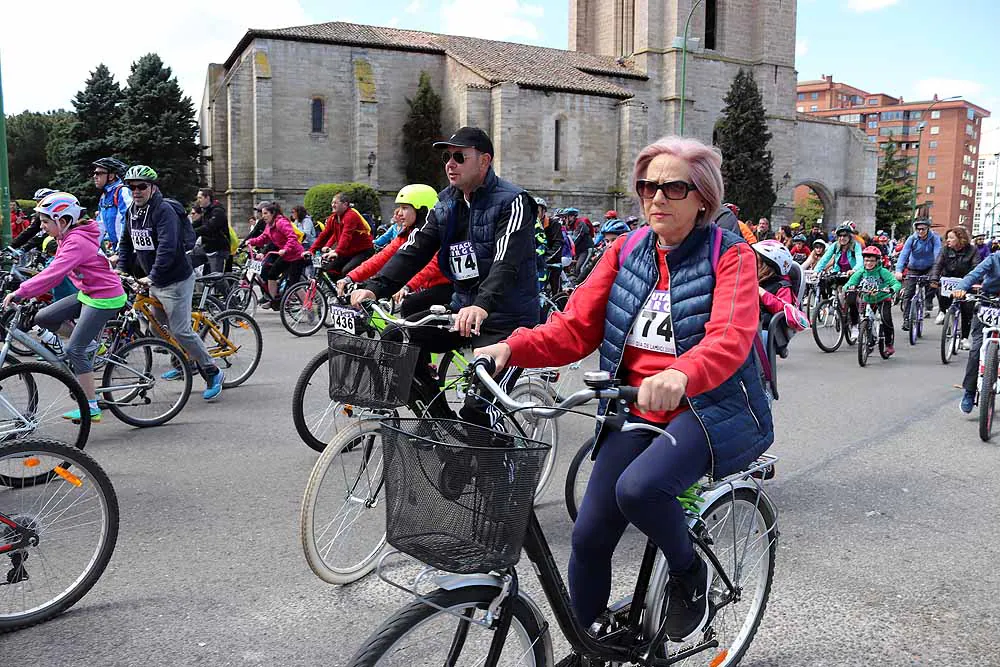 10.000 burgaleses han participado esta jornada de domingo en el Día de la Bici, una iniciativa de Proyecto Hombre, para promocionar el deporte y los estilos de vida saludables