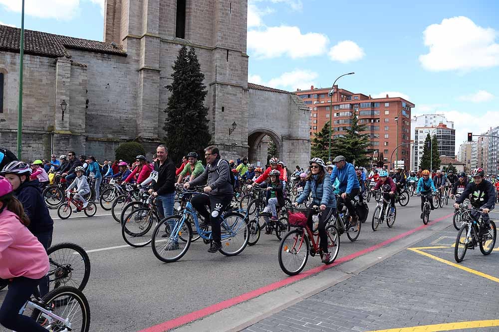 10.000 burgaleses han participado esta jornada de domingo en el Día de la Bici, una iniciativa de Proyecto Hombre, para promocionar el deporte y los estilos de vida saludables