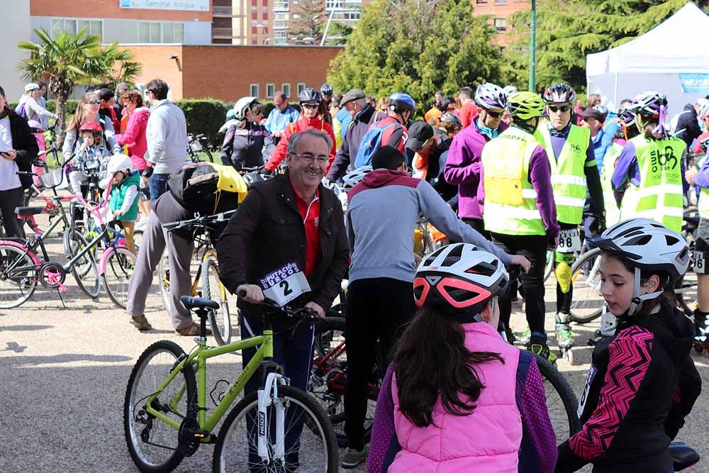 10.000 burgaleses han participado esta jornada de domingo en el Día de la Bici, una iniciativa de Proyecto Hombre, para promocionar el deporte y los estilos de vida saludables