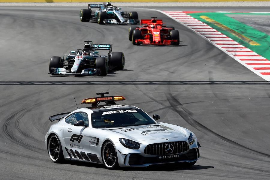 Hamilton sigue líder en la general tras ganar en Montmeló. Alonso quedó en octava posición y Sainz consiguió una merecida séptima plaza.