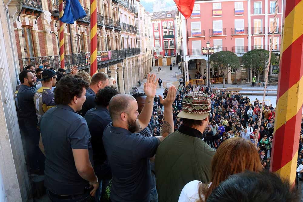 Fotos: El Ubu Colina Clinic celebra su histórico ascenso en el Ayuntamiento, en imágenes