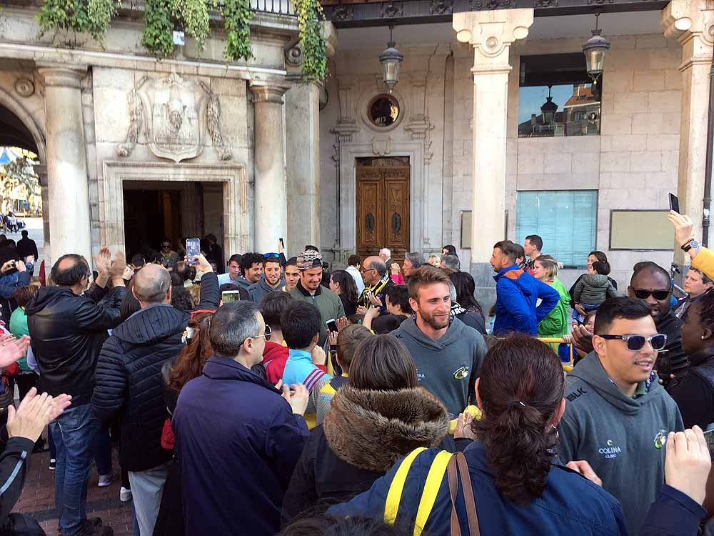 Fotos: El Ubu Colina Clinic celebra su histórico ascenso en el Ayuntamiento, en imágenes