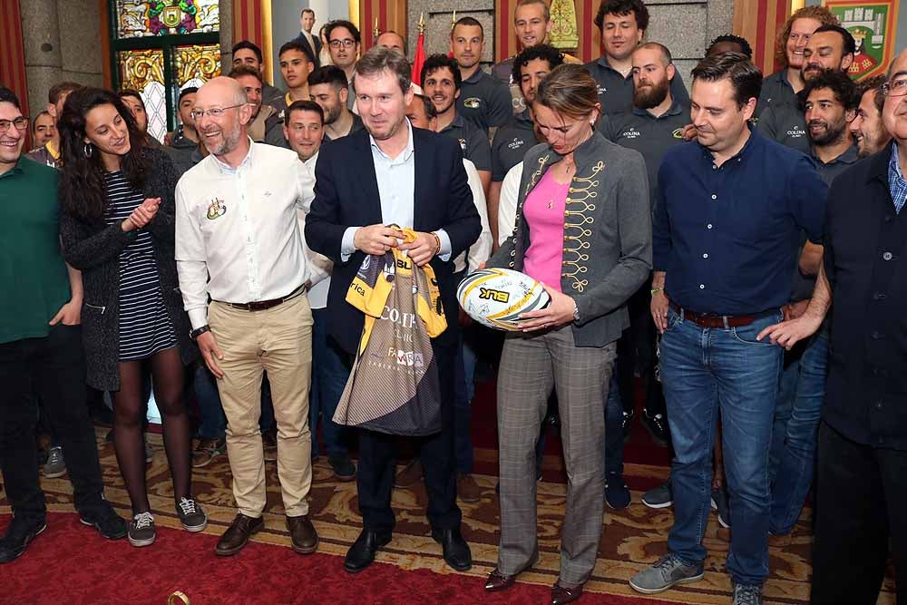 Fotos: El Ubu Colina Clinic celebra su histórico ascenso en el Ayuntamiento, en imágenes