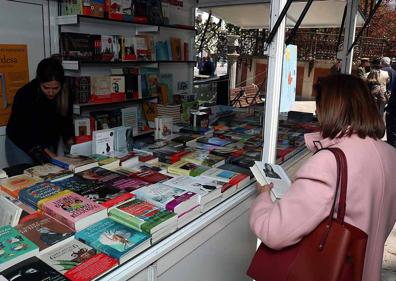 Imagen secundaria 1 - La Feria del Libro de Burgos abre sus puertas con 14 casetas en el Paseo del Espolón