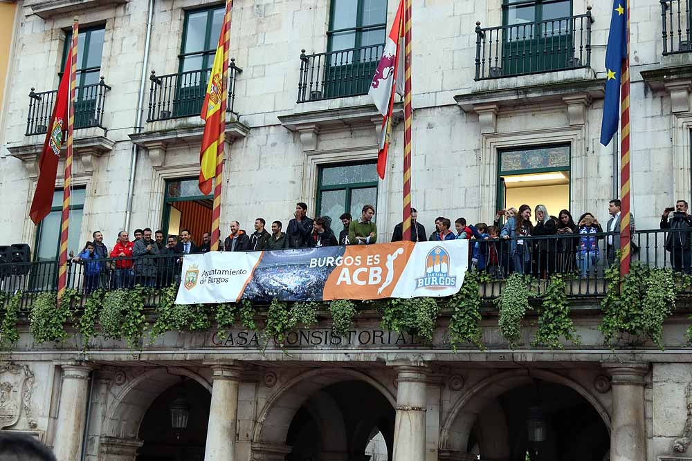 Fotos: El San Pablo se despide de su afición desde el Ayuntamiento