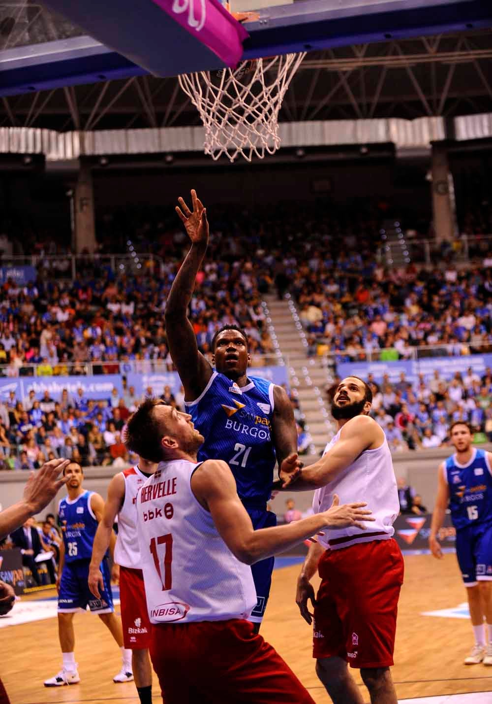 Fotos: Las mejores imágenes del San Pablo RETAbet Bilbao Basket