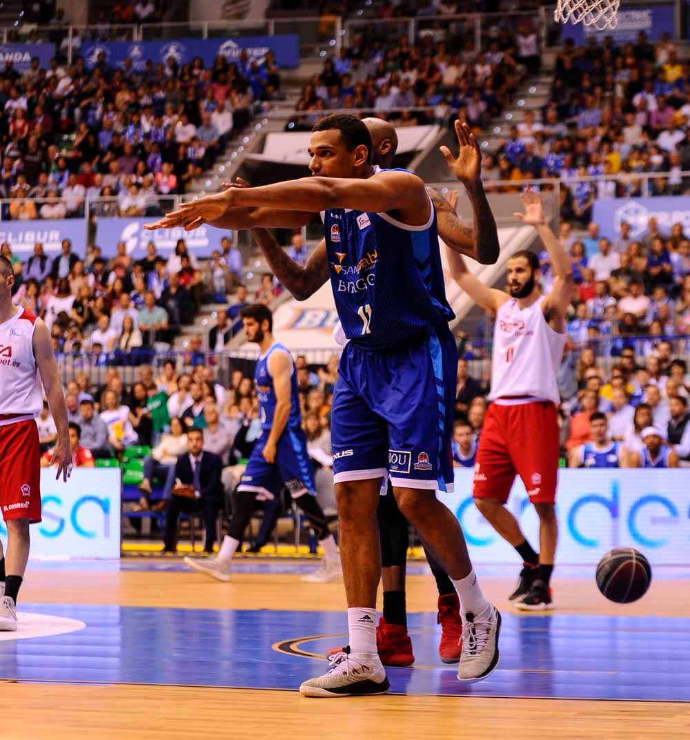 Fotos: Las mejores imágenes del San Pablo RETAbet Bilbao Basket