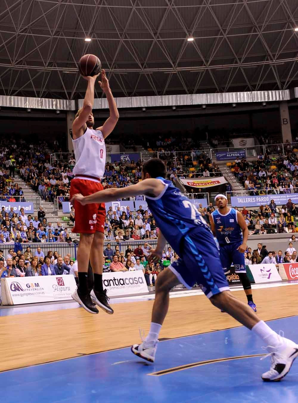 Fotos: Las mejores imágenes del San Pablo RETAbet Bilbao Basket