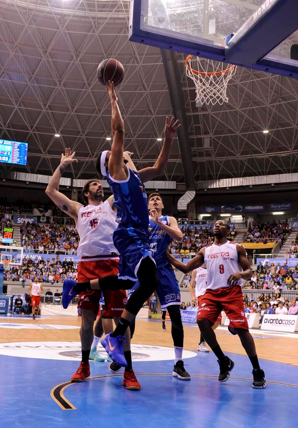 Fotos: Las mejores imágenes del San Pablo RETAbet Bilbao Basket