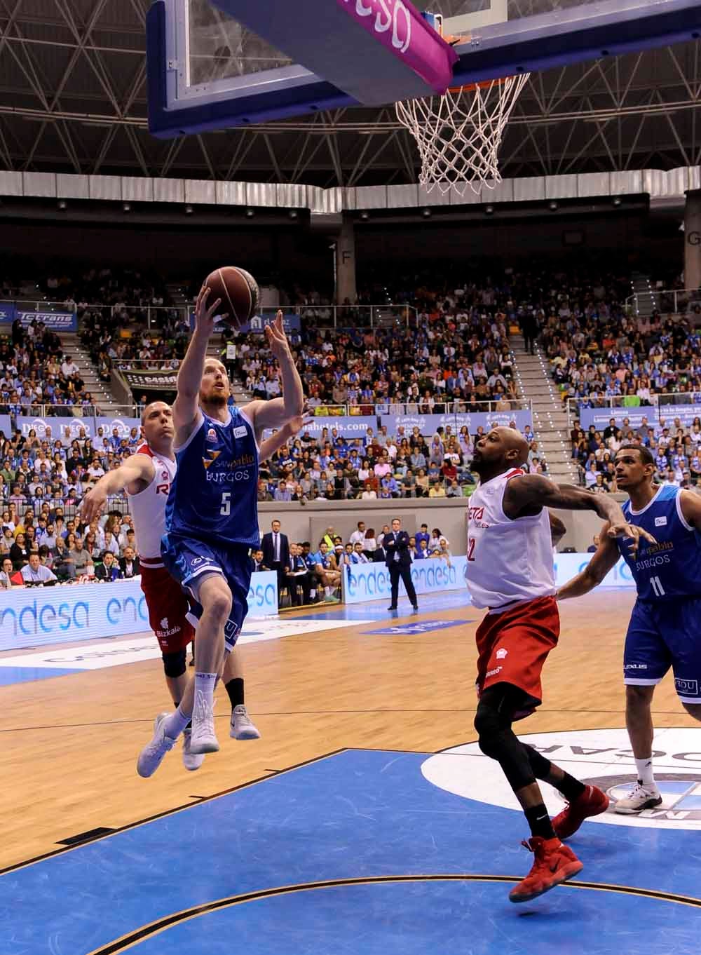 Fotos: Las mejores imágenes del San Pablo RETAbet Bilbao Basket
