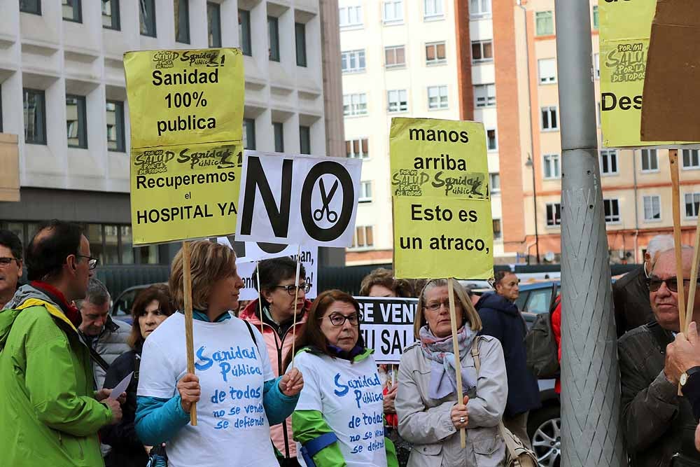 Fotos: Un millar de burgaleses salen a la calle para exigir una sanidad pública de calidad