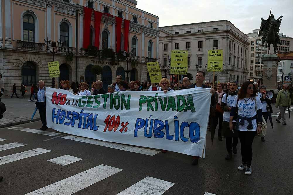 Fotos: Un millar de burgaleses salen a la calle para exigir una sanidad pública de calidad