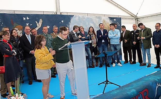 Imagen principal - Peter Pan echa una mano a Down Burgos para fomentar la inclusión y promover la lectura