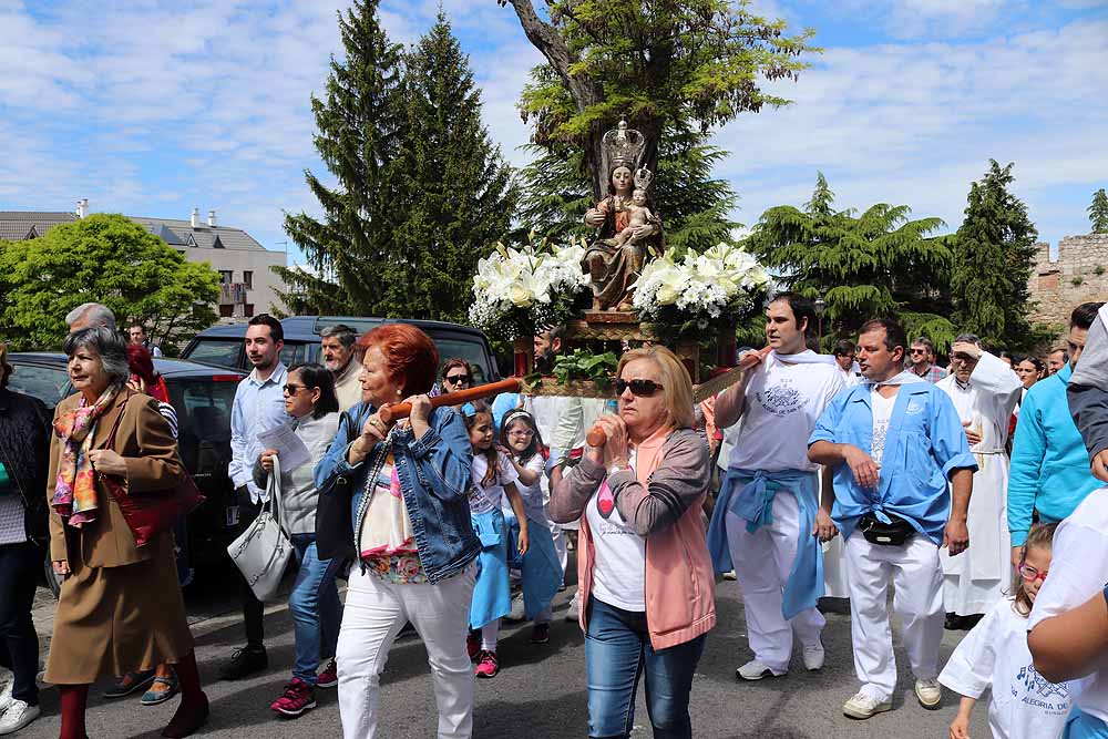 Burgos ha celebrado su tradicional Romería de la Virgen Blanca, con subida al Castillo y paellada