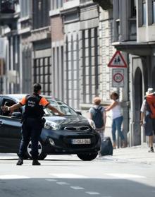 Imagen secundaria 2 - El presunto terrorista de Lieja atacó por la espalda a las dos polícias y les robó la pistola para matarlas