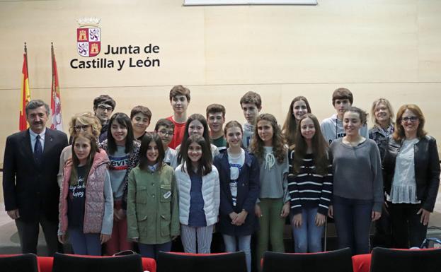 Los alumnos han recogido esta tarde sus premios