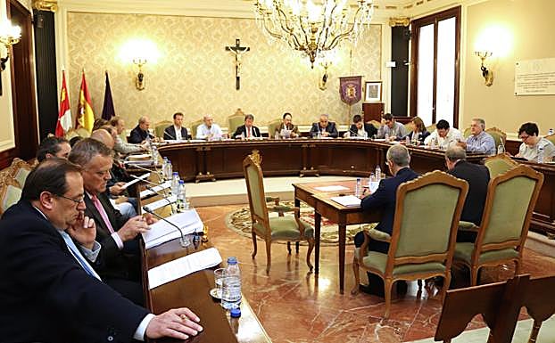 Todos los representantes políticos han votado a favor de la proposición del PSOE