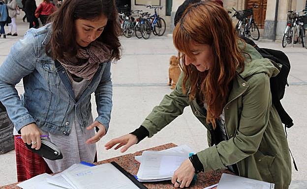 Minutos antes de la entrega de firmas