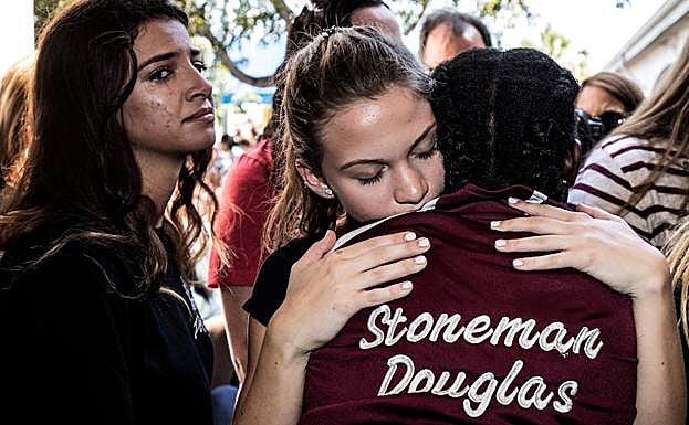 Estudiantes del Marjory Stoneman Douglas High School en el funeral por las víctimas de Parkland. 