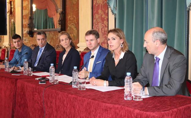 Presentación de la campaña SOS Respira en Burgos con la presencia de Cobo, Fernández de Valderrama, la infanta Elena de Borbón, Lacalle, De la Fuente y Guzmán (de izquierda a derecha).