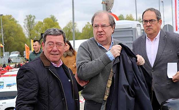 Rico y Herrera, junto al delgado Baudilio Fernández Mardomingo, en la Feria de Lerma