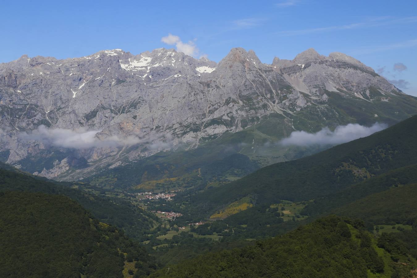 El Valle de Valdeón desde el mirador de Piedrashita.