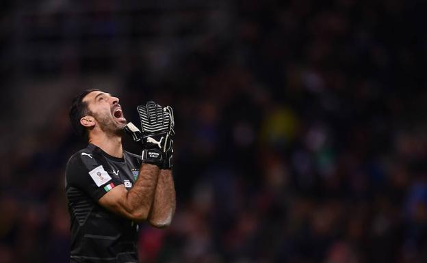 Buffon se lamenta tras no lograr Italia clasificarse para el Mundial de Rusia.