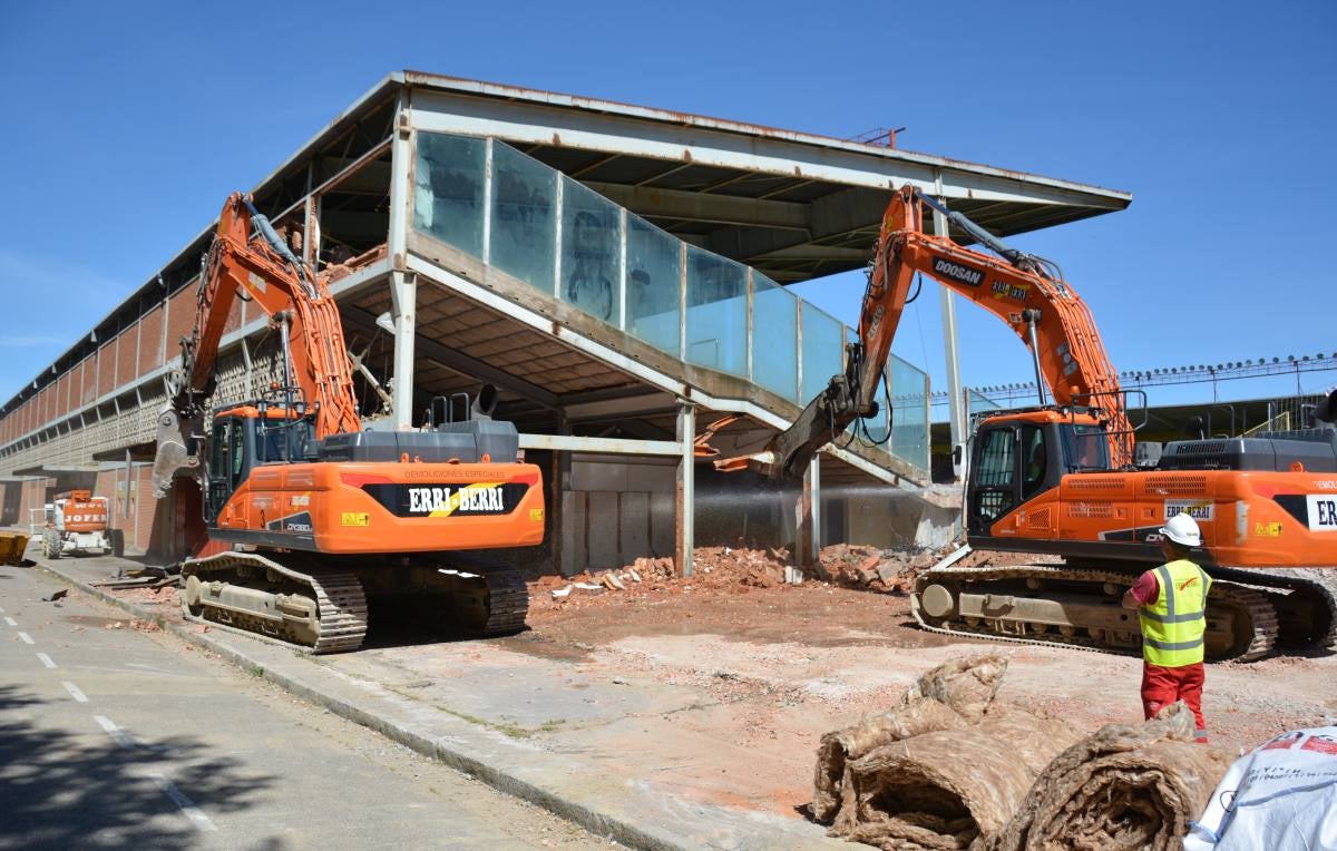 Fotos: Demolición de la grada de Lateral de El Plantío