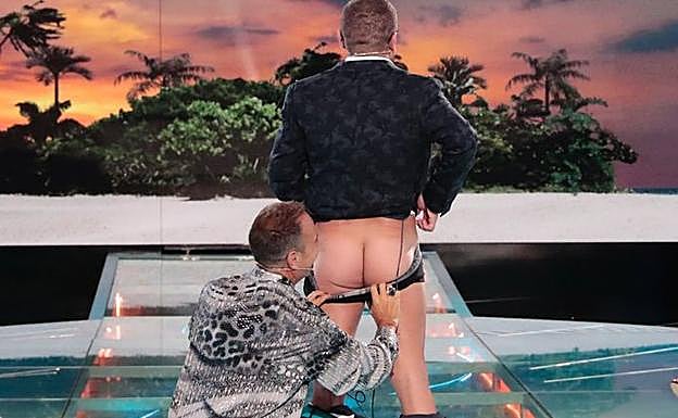 Maestro Joao le lee el culo a Jorge Javier Vázquez. 