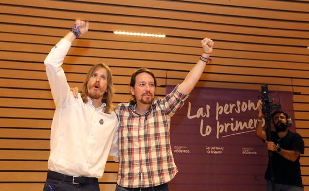 El secretario general de Podemos, Pablo Iglesias, y el autonómico, Pablo Fernández (I), cierran la campaña '¿Qué Castilla y León quieres? Las personas, lo primero'. 