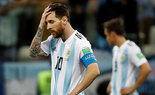 Messi cabizbajo durante el partido ante Croacia.