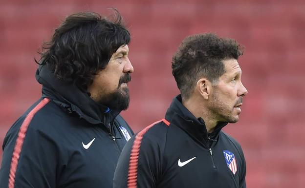 El 'Cholo' Simeone junto a el 'mono' Burgos.