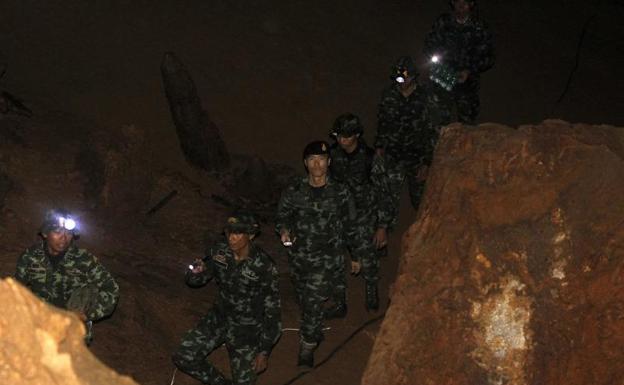 Doce niños atrapados en una cueva en Tailandia