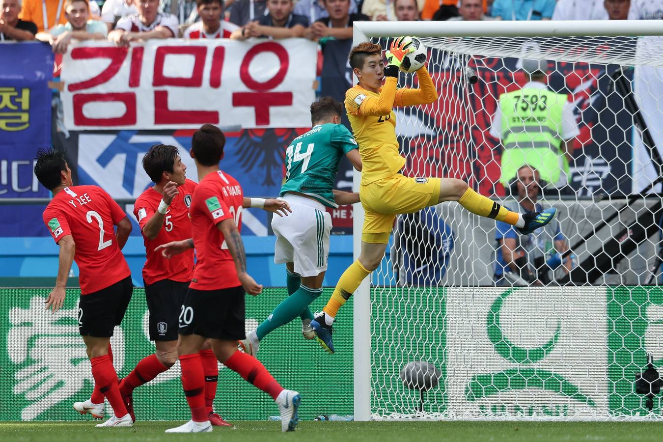 Corea del Sur venció a Alemania por 2-0 y selló el adiós de la campeona en Brasil al Mundial de Rusia.