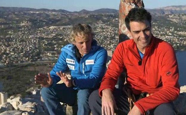 Pedro Sánchez con Jesús Calleja en 'Planeta Calleja'. 