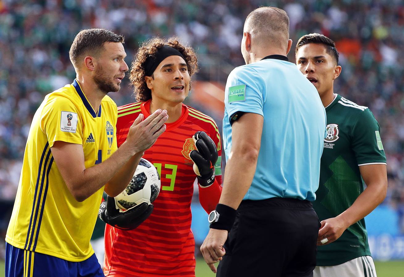 Suecia se impuso por 0-3 a México en el encuentro correspondiente a la tercera jornada del grupo F. La derrota de Alemania ante Corea del Sur dio el pase a ambas selecciones para octavos. 