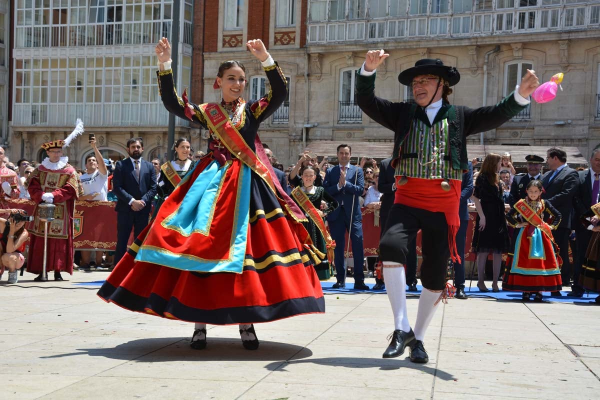 Fotos: Ofrenda Floral a Santa María La Mayor