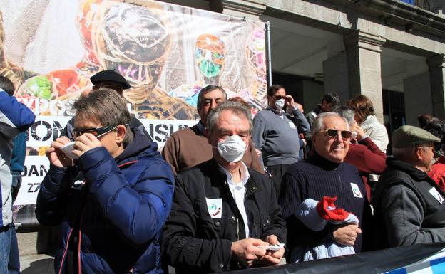 Manifestación que hicieron vecinos de la zona en la capital segoviana contra la planta de residuos junto al Voltoya. 