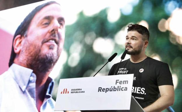 Gabriel Rufián lee la carta de Oriol Junqueras.