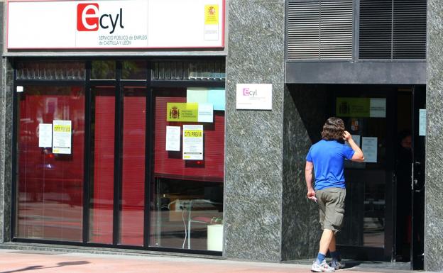 El desempleo baja en 8.781 personas en junio y deja la cifra 141.643 en Castilla y León 
