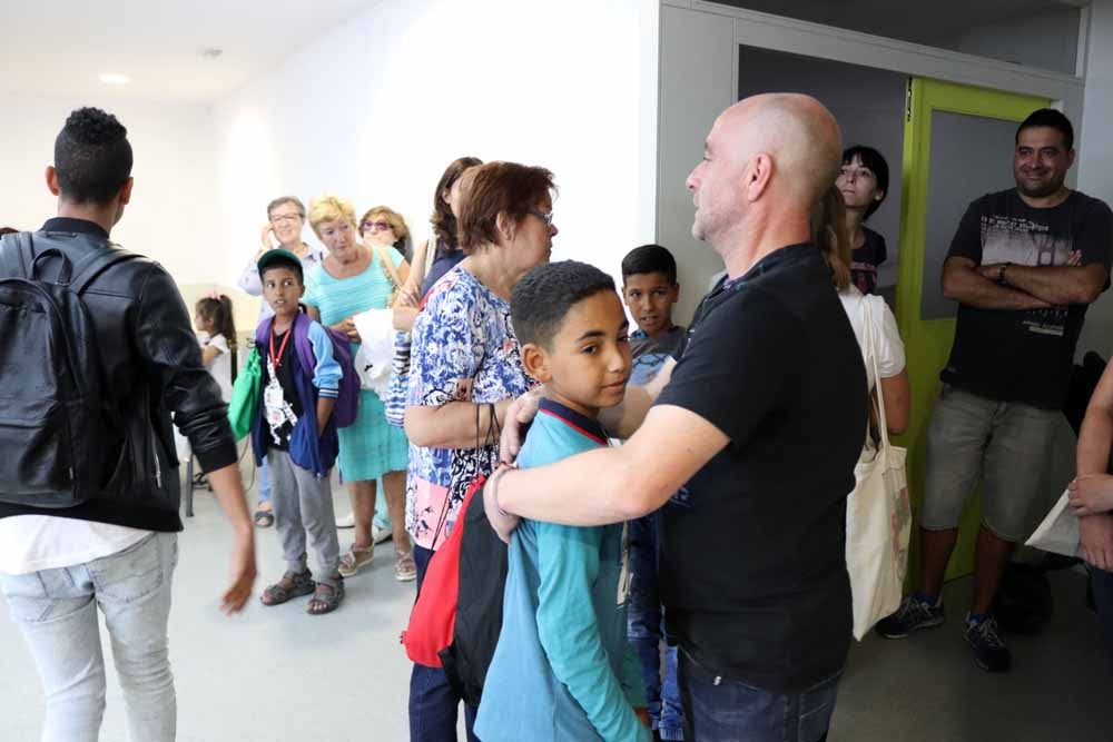 Esta mañana han llegado 18 niños desde los campamentos de refugiados en Tindouf, Argelia, que, sumados a los otros seis que llegaron el pasado 29 de junio, completan el programa 'Vacaciones en paz'