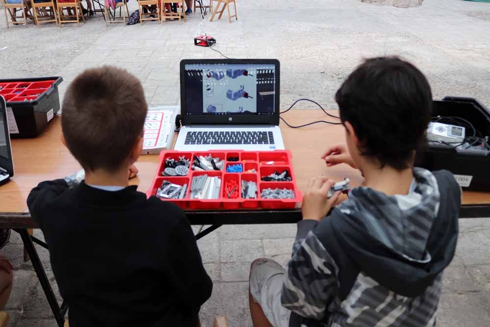 Fotos: Así han trabajado los niños en los talleres de Robotix