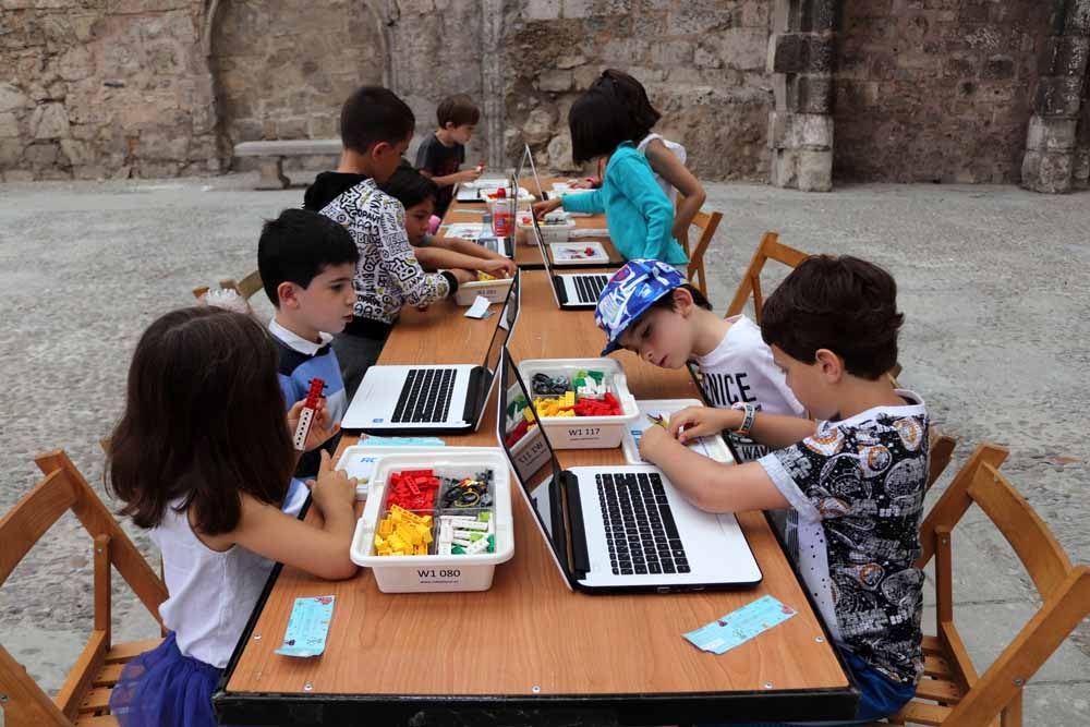 Fotos: Así han trabajado los niños en los talleres de Robotix