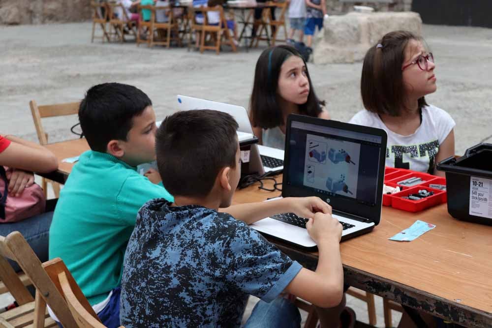 Fotos: Así han trabajado los niños en los talleres de Robotix