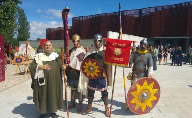 Actores caracterizados como romanos. 