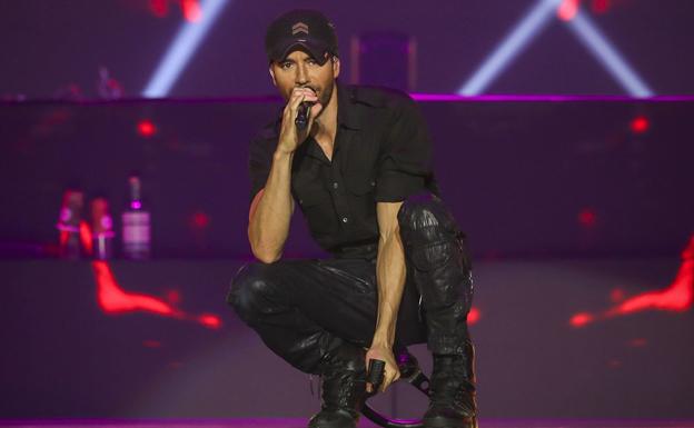 Enrique Iglesias durante un concierto. 