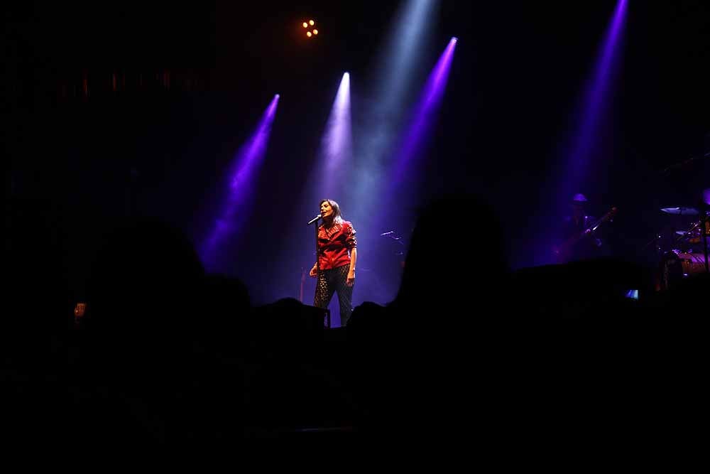 La cantante gallega ofreció un concierto en Burgos, íntimo y vital, dentro de la programación de las Fiestas de San Pedro y San Pablo