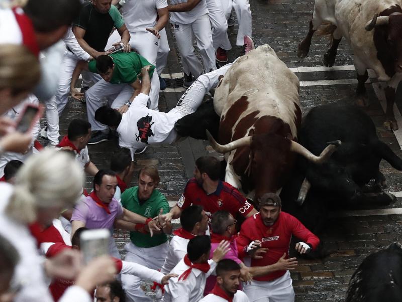 La carrera ha durado dos minutos y 54 segundos y ha sido tranquila, aunque ha habido momentos de peligro en Santo Domingo con los dos toros rezagados