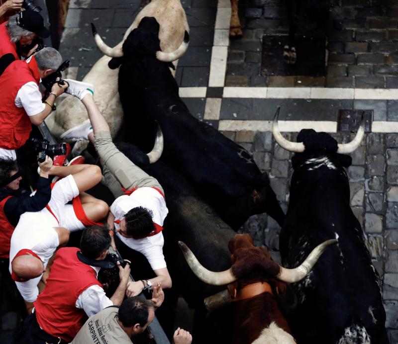 La carrera ha durado dos minutos y 54 segundos y ha sido tranquila, aunque ha habido momentos de peligro en Santo Domingo con los dos toros rezagados